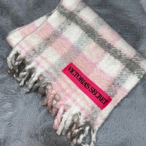 COPY - Victoria’s secret plaid scarf